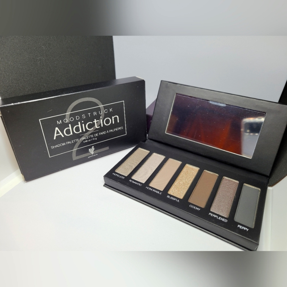 Younique eye shadow palette